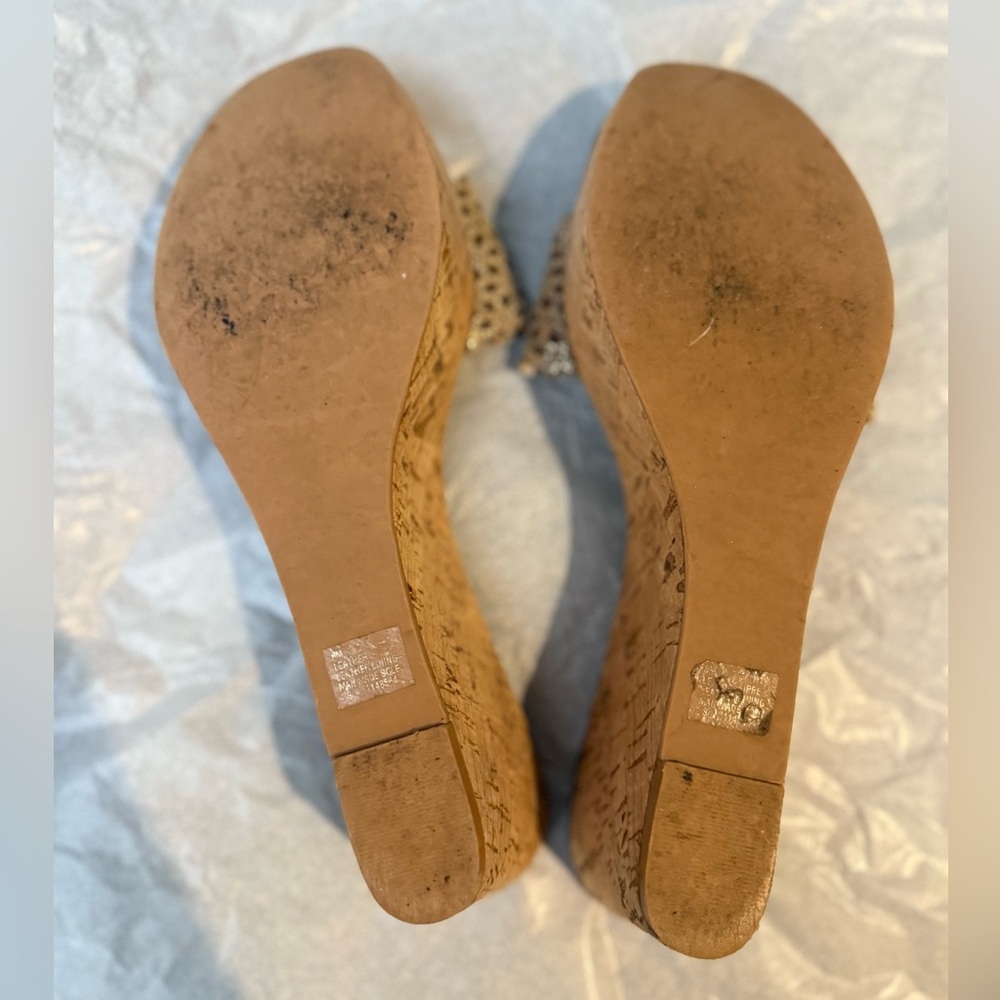 Tory Burch Daisy Floral Perforated Cork Wedge Sandals | Gold | Size 8 - Picture 9 of 10
